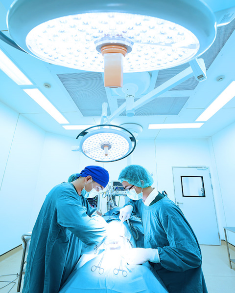 surgeons-operating